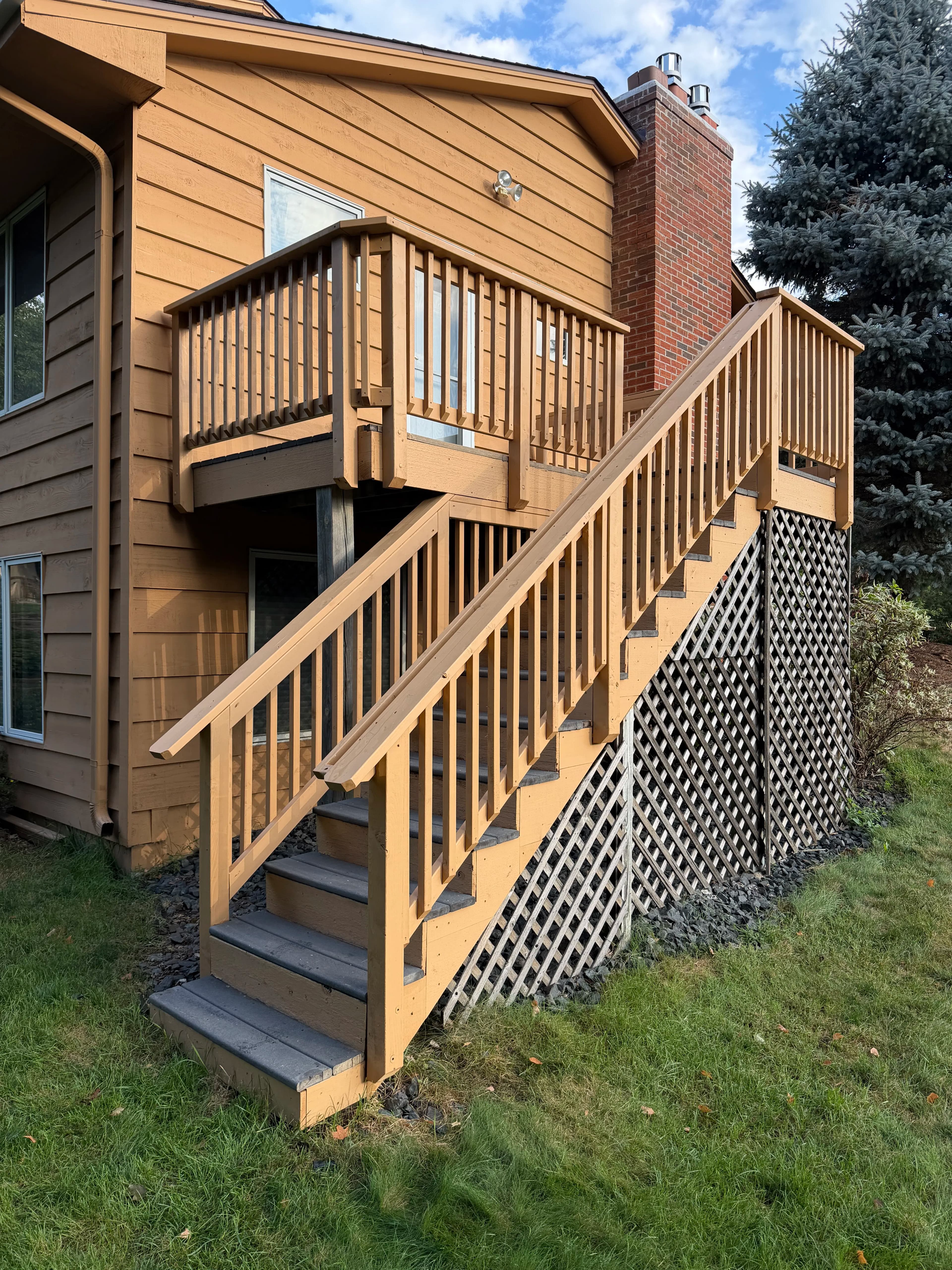 Project 22-Year-Old Minnetonka Deck Gets a Safe, Sharp New Railing image