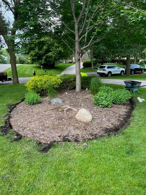 Gallery photos for Fon Du Lac Stone Edging Transforms Landscape: Image #3
